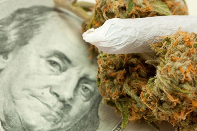 pieniądze ze sprzedaży marihuany