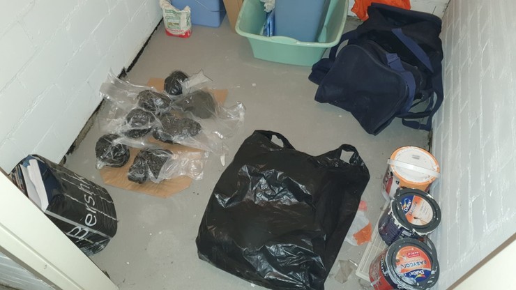 24 latka zatrzymali łódzcy policjanci z kilogramem marihuany.