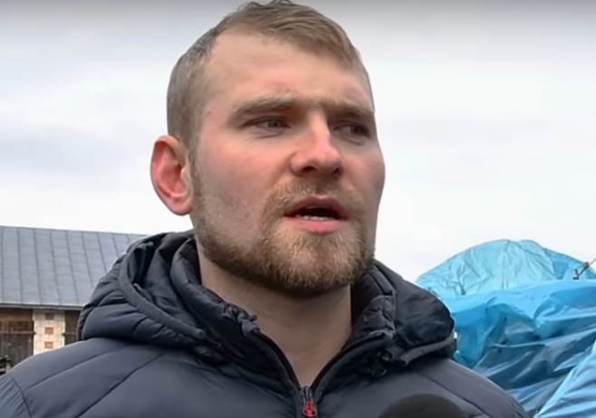 Policjanci szukali u niego narkotyków, broni traktując go jak przestępcę. Mowa o 29 -letnim Patryku – rolniku z gminy Biłgoraj, który uprawiał zupełnie legalne w Polsce konopie włókniste. Do mundurowych nie docierało, że ma wszelkie pozwolenia na ich uprawę. Efekt? Nie dość, że skonfiskowali i zniszczyli jego zeszłoroczne plony to jeszcze zepsuli mu reputację.