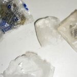 To miała być spokojna noc spędzona w samochodzie przy dobrym ziole. Miała być, ale podejrzenia policjantów wzbudził ford na postoju, który miał włączone długie światła. Mundurowi zdecydowali się skontrolować pojazd, w którym siedzieli dwaj mężczyźni.