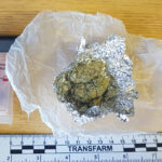 To była rutynowa kontrola policji. Sprawdzili 33 latkowi dokumenty, ale skończyło się na zarzutach. Wszystko dlatego, że miał przy sobie odrobinę zioła. Mężczyznę zatrzymali kryminalni ze Starych Babic (woj. mazowieckie).