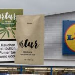 W sumie 21 produktów takich jak ciasteczka, przekąski czy napoje energetyzujące prokuratura skonfiskowała w niemieckim Lidlu. Produkty z konopiami indyjskimi, które sieć dopuściła do sprzedaży to efekt współpracy Lidla w Niemczech ze startupem Green Dealers.
