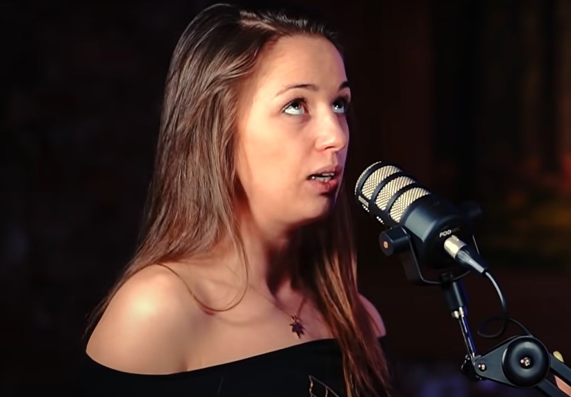 Jest to roślina, która daje mi haj, jest to roślina, która regeneruje moje ciało i pozwala je zakonserwować, ale jest jeszcze roślina, która leczy – wyznaje Naturalna Canna – stonerka, konopna aktywistka, która zioło paliła nawet z odkurzacza, a oprócz tego wyprodukowała pokrowiec na bongo. Na tym jednak nie koniec.