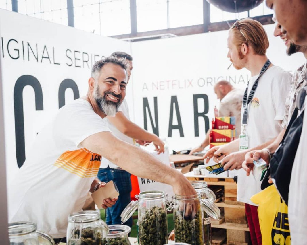 35 tysięcy odwiedzających, 30 tysięcy produktów i ponad 300 międzynarodowych wystawców. Dużymi krokami zbliża się tegoroczna edycja Mary Jane Berlin 2021 - Germany's leading Cannabis Expo. Jedna z największych i najszybciej rozwijających się imprez konopnych w Europie odbędzie w dniach 22-24 października w Arenie Berlin.