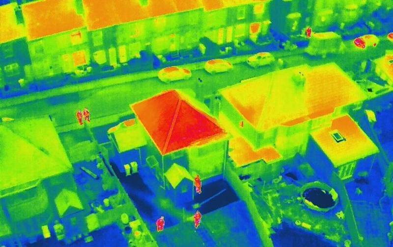 Pokaźną plantację konopi indyjskich o wartości bagatela 211 tys. funtów brytyjskich wykrył policyjny dron. Dorodne krzewy konopi uprawiane były w opuszczonym domu, zlokalizowanym na terenie hrabstwa West Midlands.