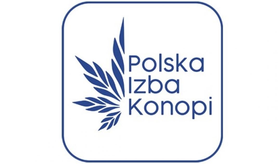 Polska Izba Konopi rozpoczyna swoją pierwszym Walnym Zgromadzeniem, które odbędzie się w najbliższy weekend (11-12 grudnia) w Warszawie, w Hotelu Sosnowy. Uczestnicy tego spotkania omówią między innymi strategię działania Polskiej Izby Konopi, ustalę również wspólnie kształt jej działalności i zasady na jakich będzie funkcjonowała.