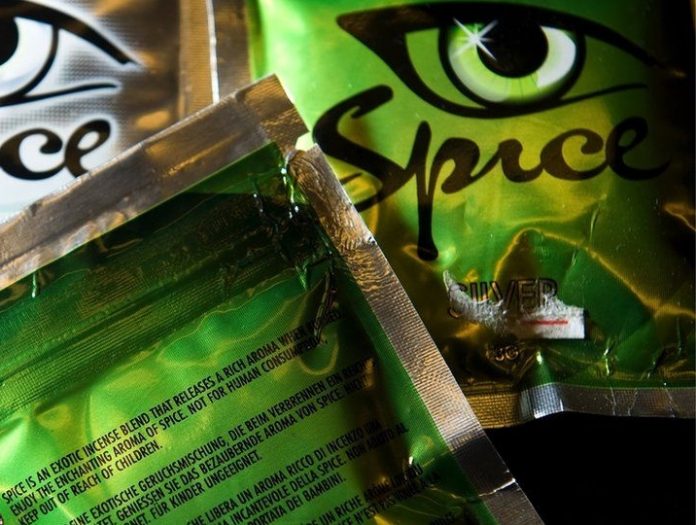 Organizacja charytatywna zajmująca się testowaniem środków psychoaktywnych ostrzega, że syntetyczna marihuana, sprzedawana jako słodycze Spice, w formie żelek może być śmiertelnie niebezpieczna. Potwierdzają to statystyki zgonów z ostatnich lat.
