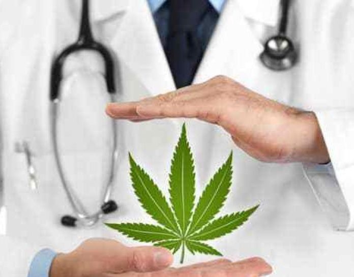 Najnowsze badania przeprowadzone przez Centrum Medycyny Konopnej wskazują na to, że 76 proc. Polaków uważa, że medyczna marihuana jest pewnym, sprawdzonym i skutecznym środkiem medycznym. Większość rodaków wierzy w lecznicze działanie konopi indyjskich i w razie potrzeby sami poddaliby się terapii medyczną marihuaną.