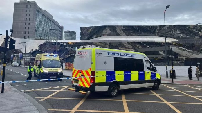 Setki podróżnych ewakuowano ze stacji Birmingham Street New. Powodem alarmu i ewakuacji była podejrzana przesyłka, a jej zawartość po prześwietleniu przypominała granat!