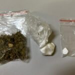 Podczas policyjnej kontroli był nerwowy. Przesuwał dźwignię hamulca ręcznego. Wzbudziło to podejrzenia funkcjonariuszy, którzy zdecydowali się przeszukać 38 latka, który siedział w samochodzie zaparkowanym na osiedlowym parkingu. Zatrzymanie miało miejsce w Skierniewicach.