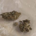 Zamiast interwencji policjantów akcja ratunkowa. Wszystko dlatego, że 28 latek na widok policyjnego patrolu zaczął się krztusić. Znaleziono przy nim zioło, ale trzeba było mężczyznę ratować i wezwać karetkę.