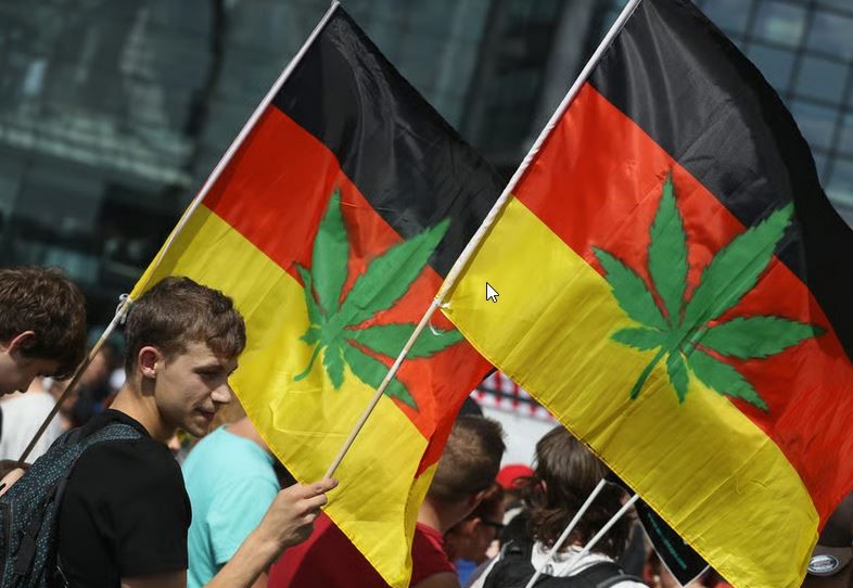 Wprawdzie bez kupowania jointów i czekolady z THC w sklepach, ale i tak będzie zajebiście. Niemiecki rząd ogłosił konkrety dotyczące zapowiadanej już od dawna legalizacji konopi indyjskich.