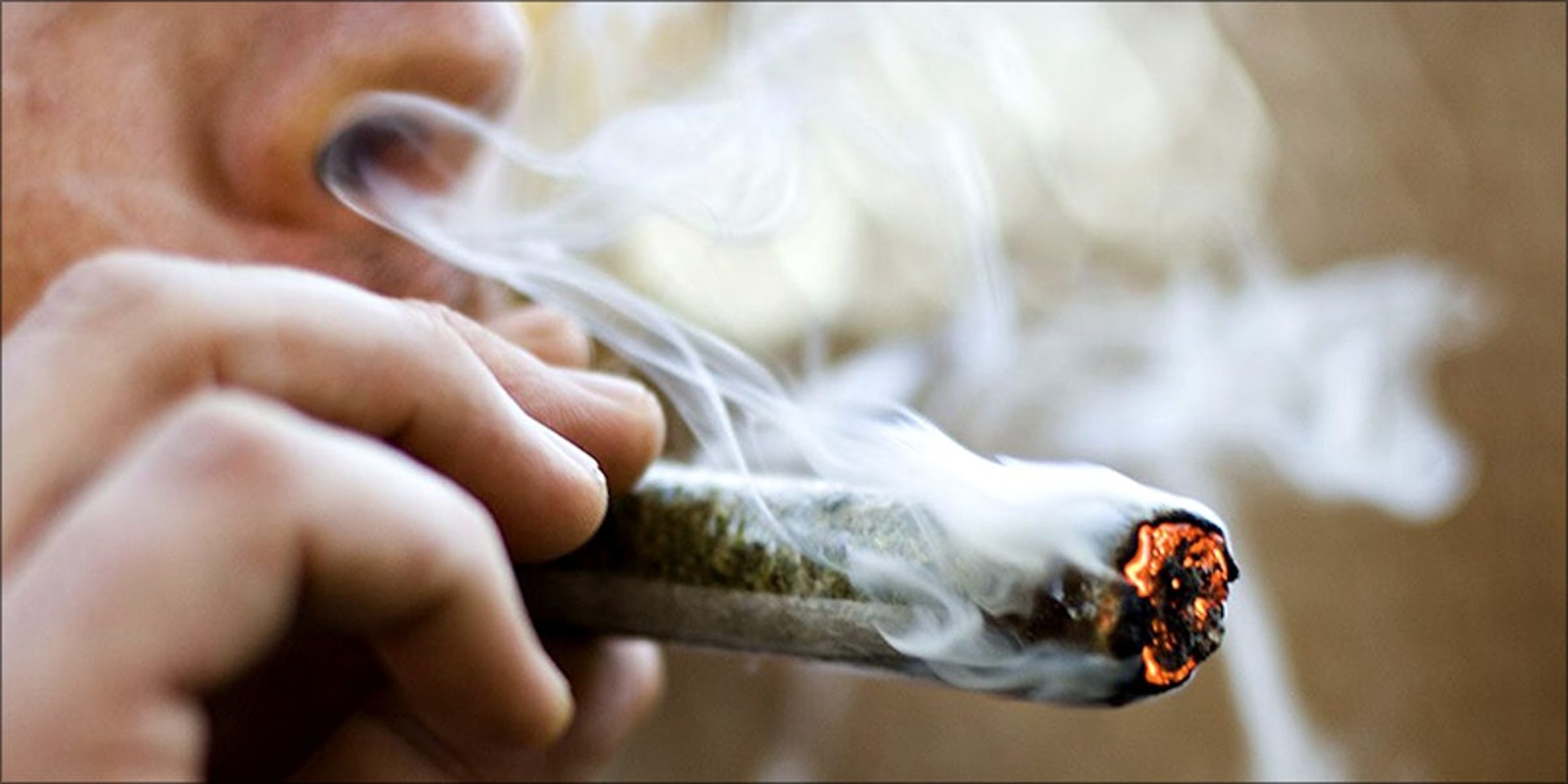 Najnowsze badania w wykonaniu amerykańskich naukowców potwierdzają, że konopie indyjskie czynią ludzi lepszymi. Chodzi o rozmaite kultury i religie, według których palenie zioła sprawia, że ludzie są milsi i mniej chciwi.